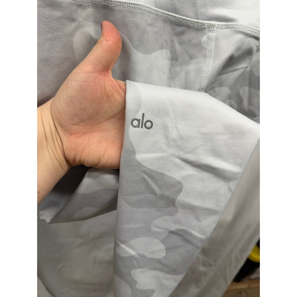 Alo Women's Full Length Hi-Waisted White Camo Vapor Leggings Small - Picture 5 of 8